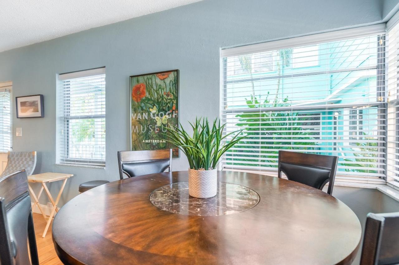 Cute One Bedroom At The Coral Resort Apts Clearwater Beach Bagian luar foto