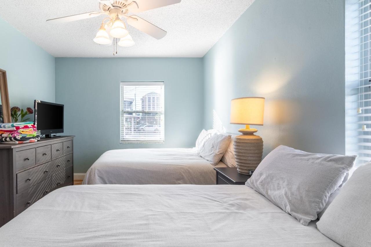 Cute One Bedroom At The Coral Resort Apts Clearwater Beach Bagian luar foto
