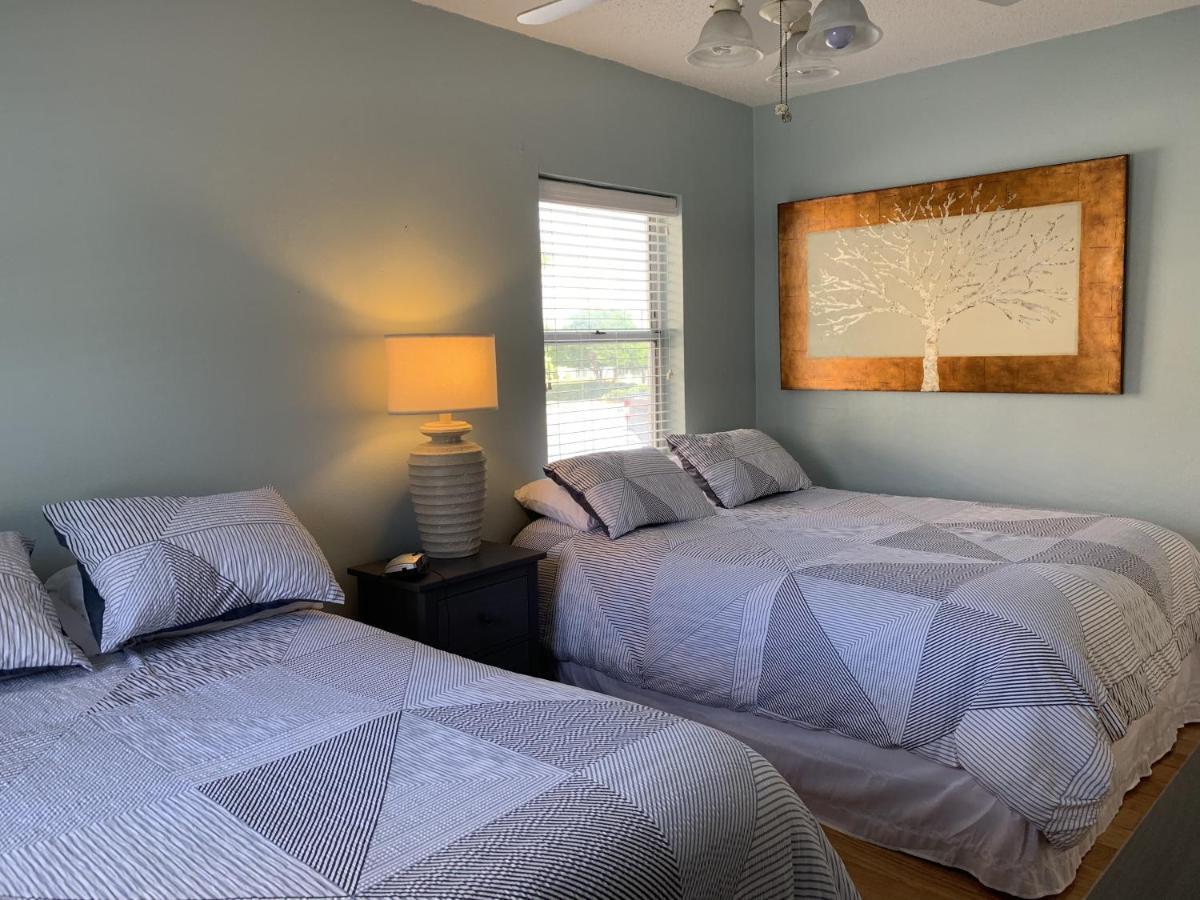 Cute One Bedroom At The Coral Resort Apts Clearwater Beach Bagian luar foto