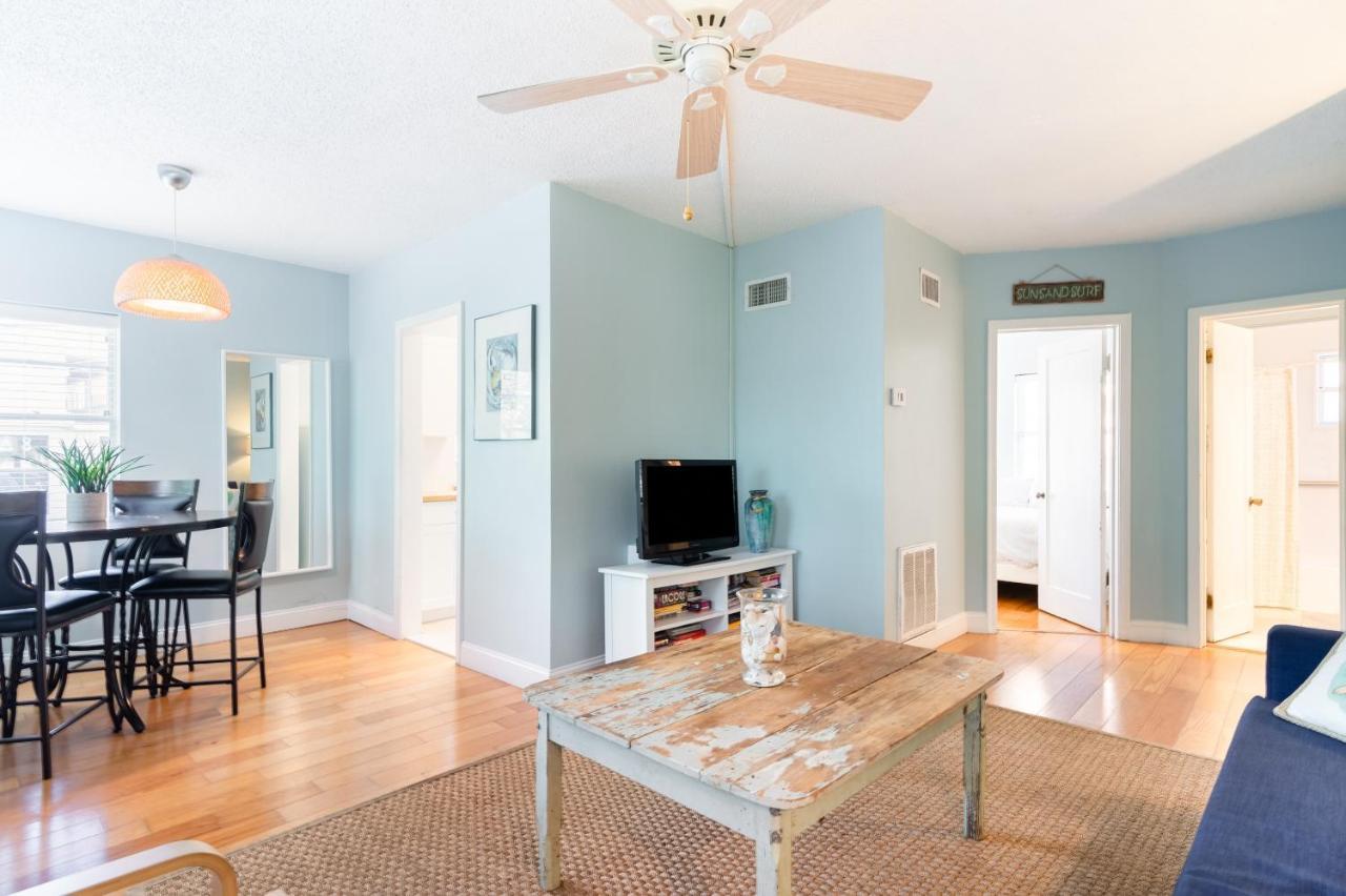 Cute One Bedroom At The Coral Resort Apts Clearwater Beach Bagian luar foto