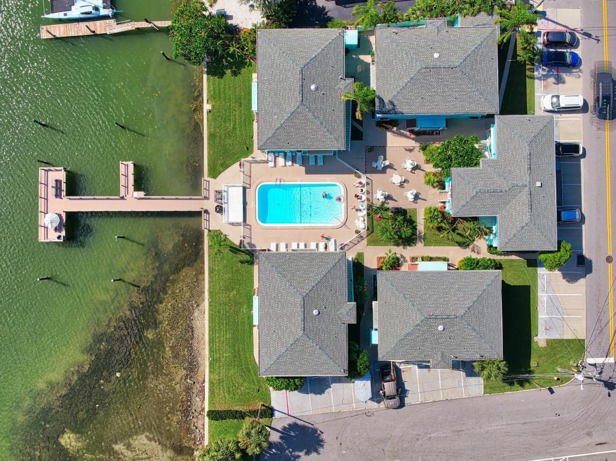 Cute One Bedroom At The Coral Resort Apts Clearwater Beach Bagian luar foto